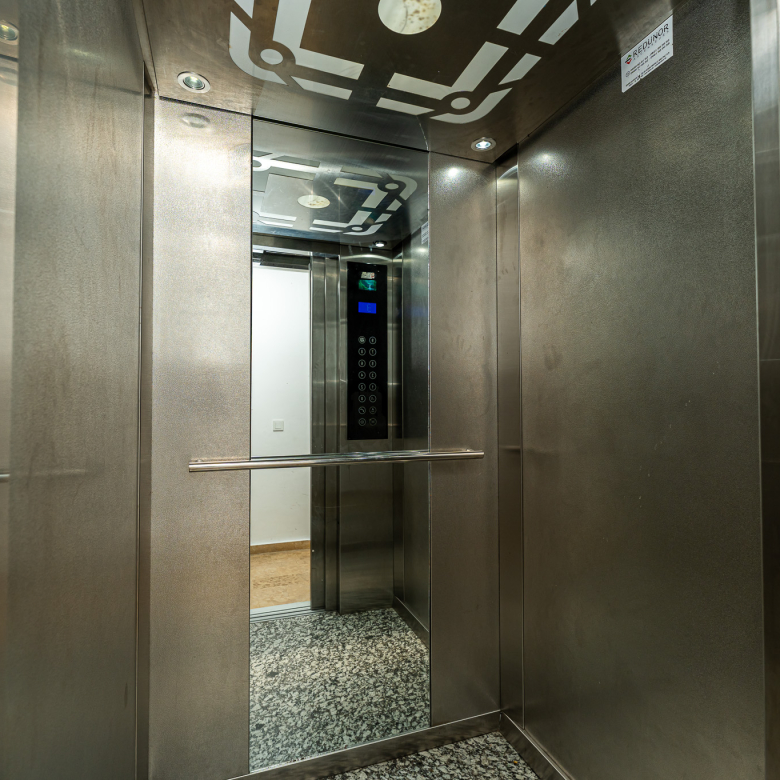 Instapklaar investeringsappartement — Place Mozart, Tanger — 80 m², 2 slpk, ondergrondse parking