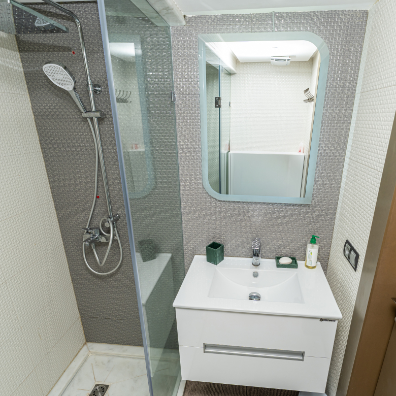 Stijlvol business-appartement — Executive Terrace, Tanger — 105m², 3slk, ondergrondse privé parkeerplaats