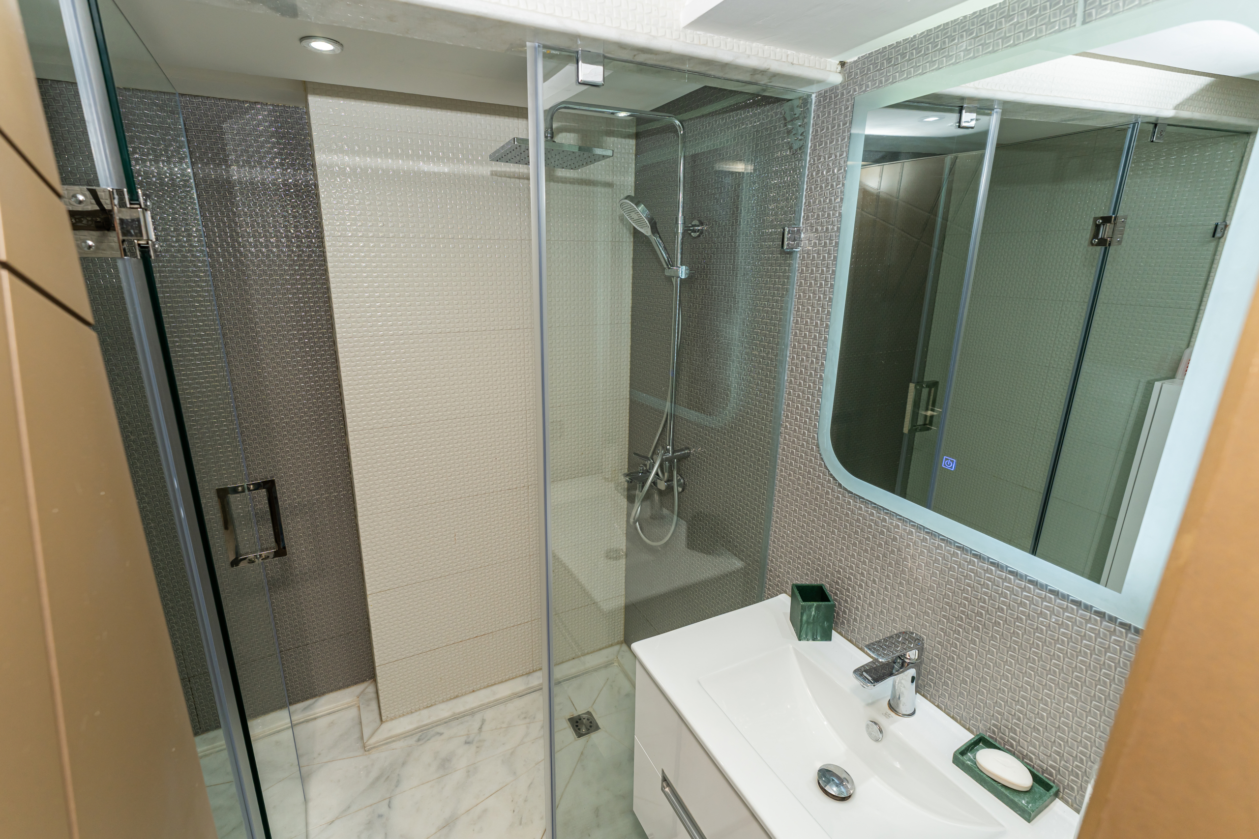 Stijlvol business-appartement — Executive Terrace, Tanger — 105m², 3slk, ondergrondse privé parkeerplaats