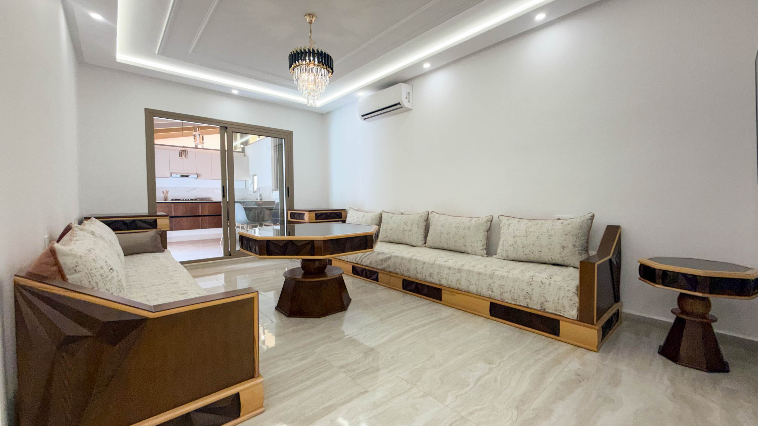 Ruim gezinsappartement — 100 m², 3 slpk, 2 badkamers, parking