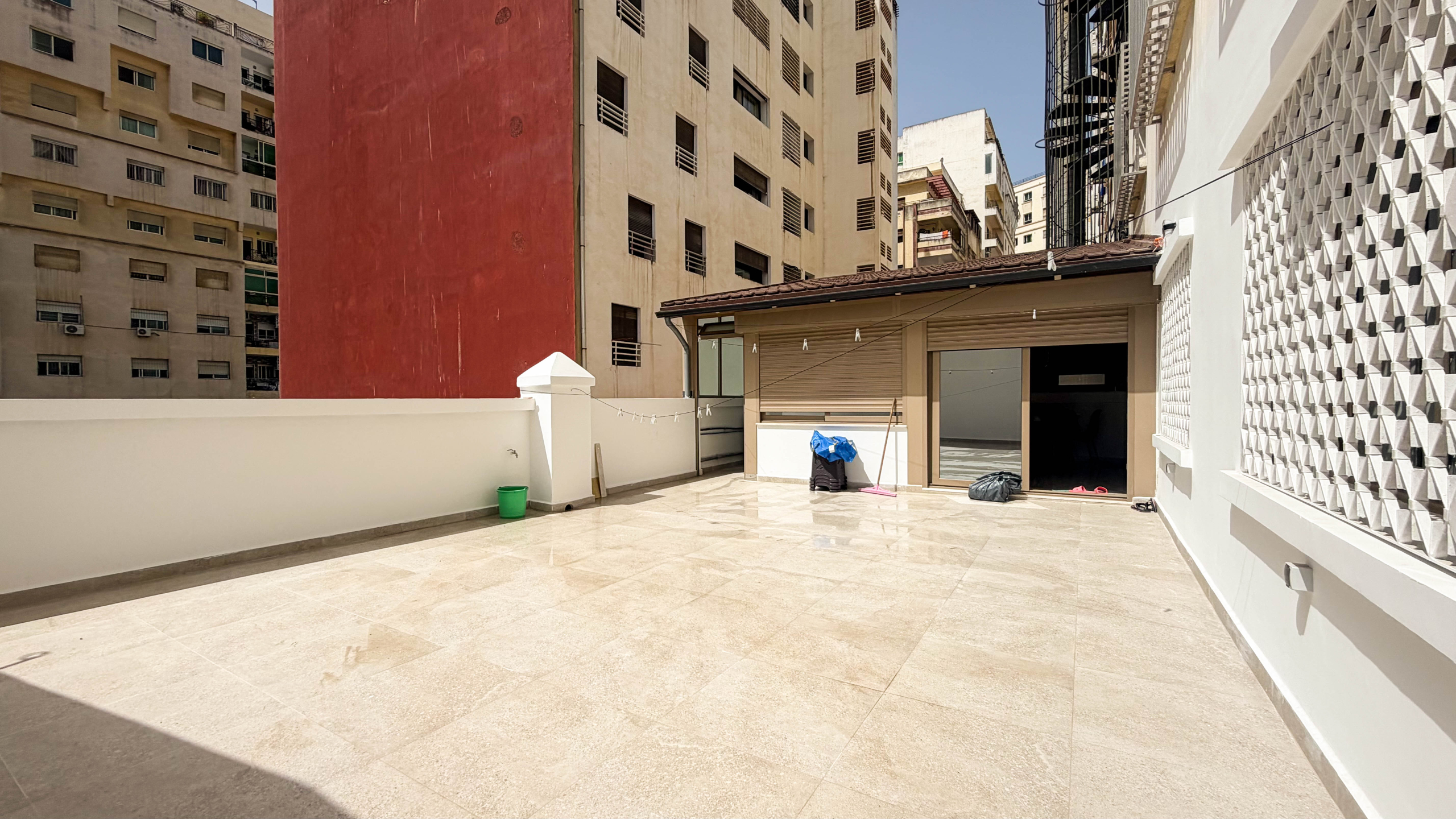 Ruim gezinsappartement — 100 m², 3 slpk, 2 badkamers, parking