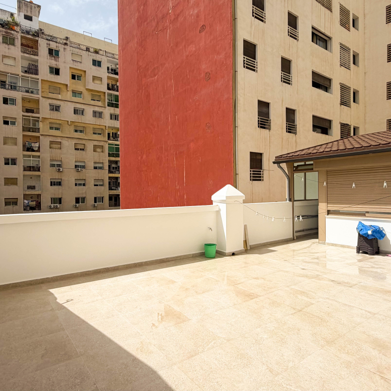 Ruim gezinsappartement — 100 m², 3 slpk, 2 badkamers, parking