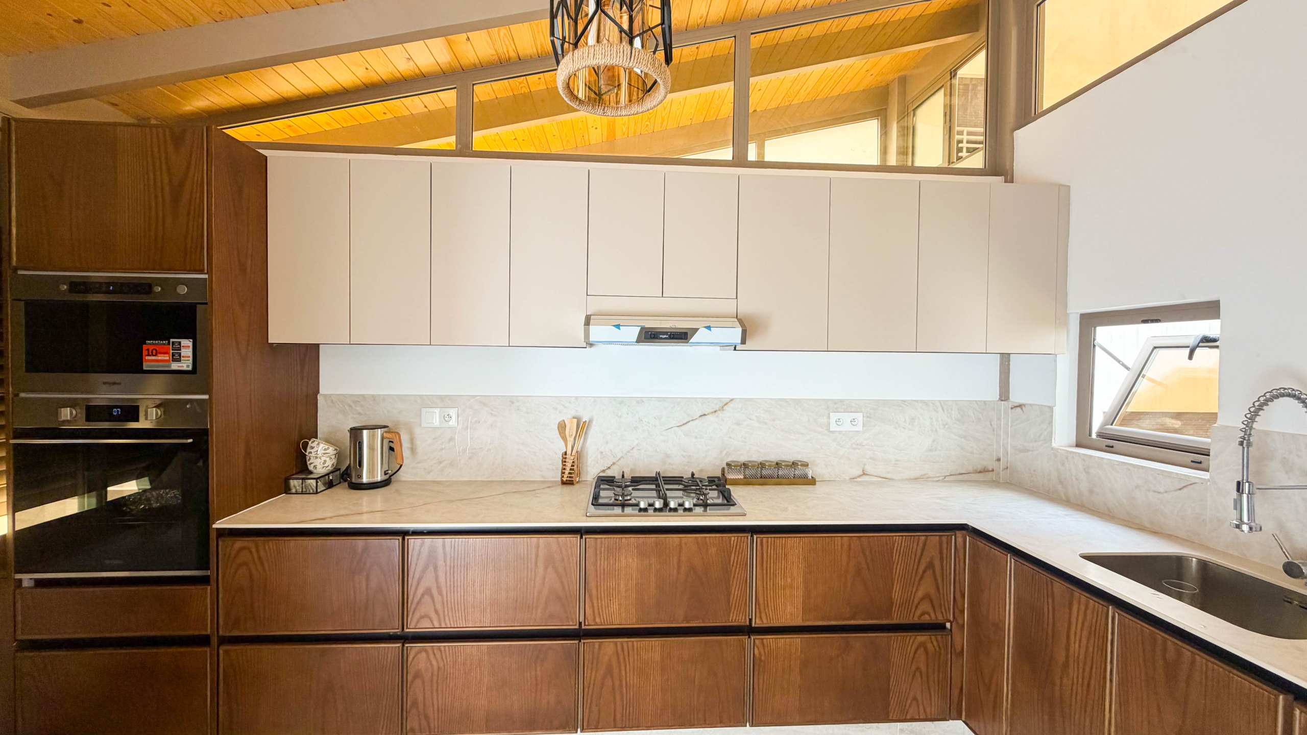Ruim gezinsappartement — 100 m², 3 slpk, 2 badkamers, parking