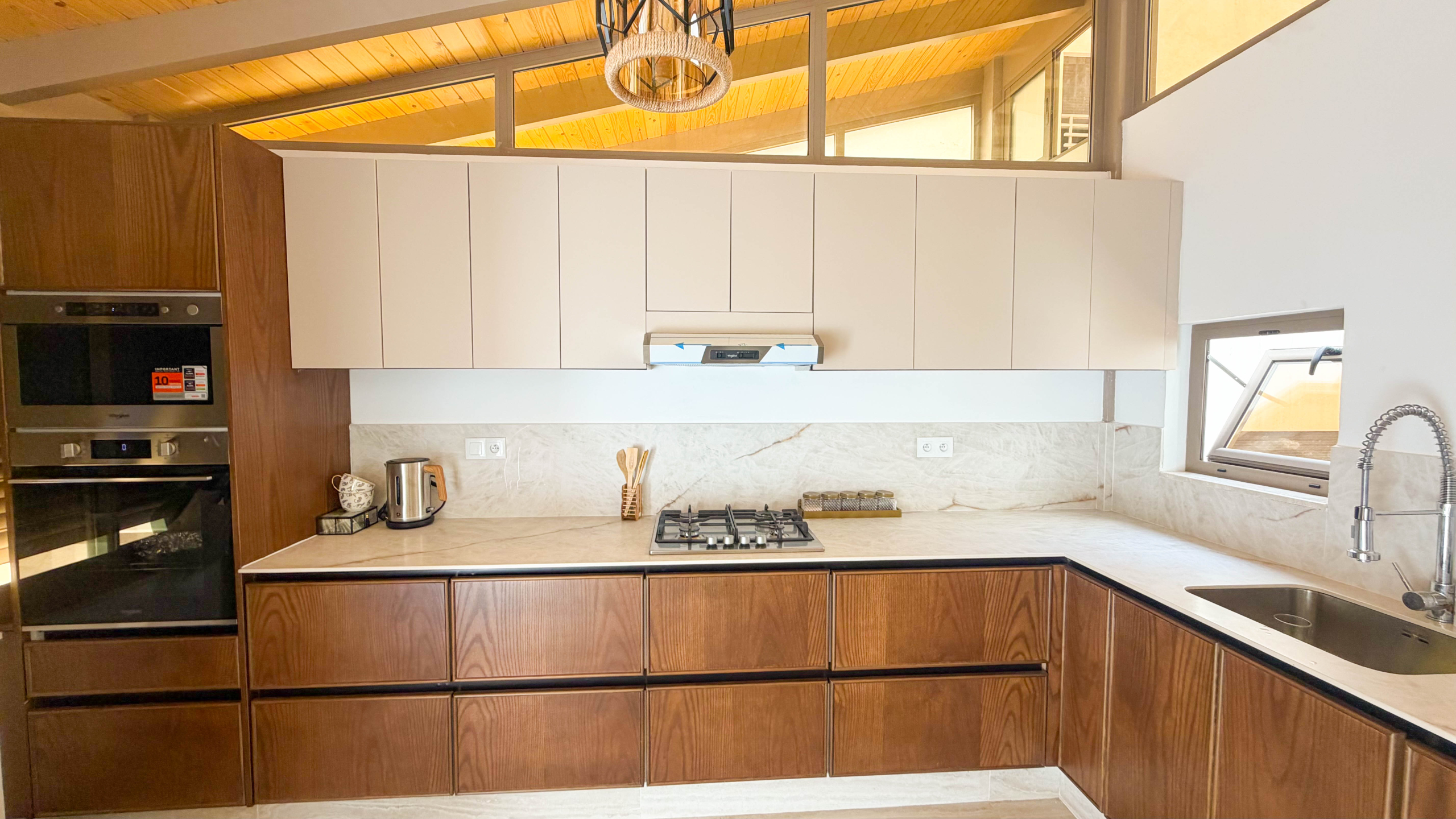 Ruim gezinsappartement — 100 m², 3 slpk, 2 badkamers, parking