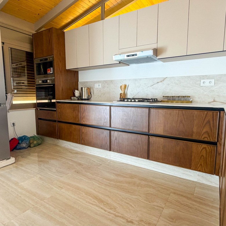Ruim gezinsappartement — 100 m², 3 slpk, 2 badkamers, parking