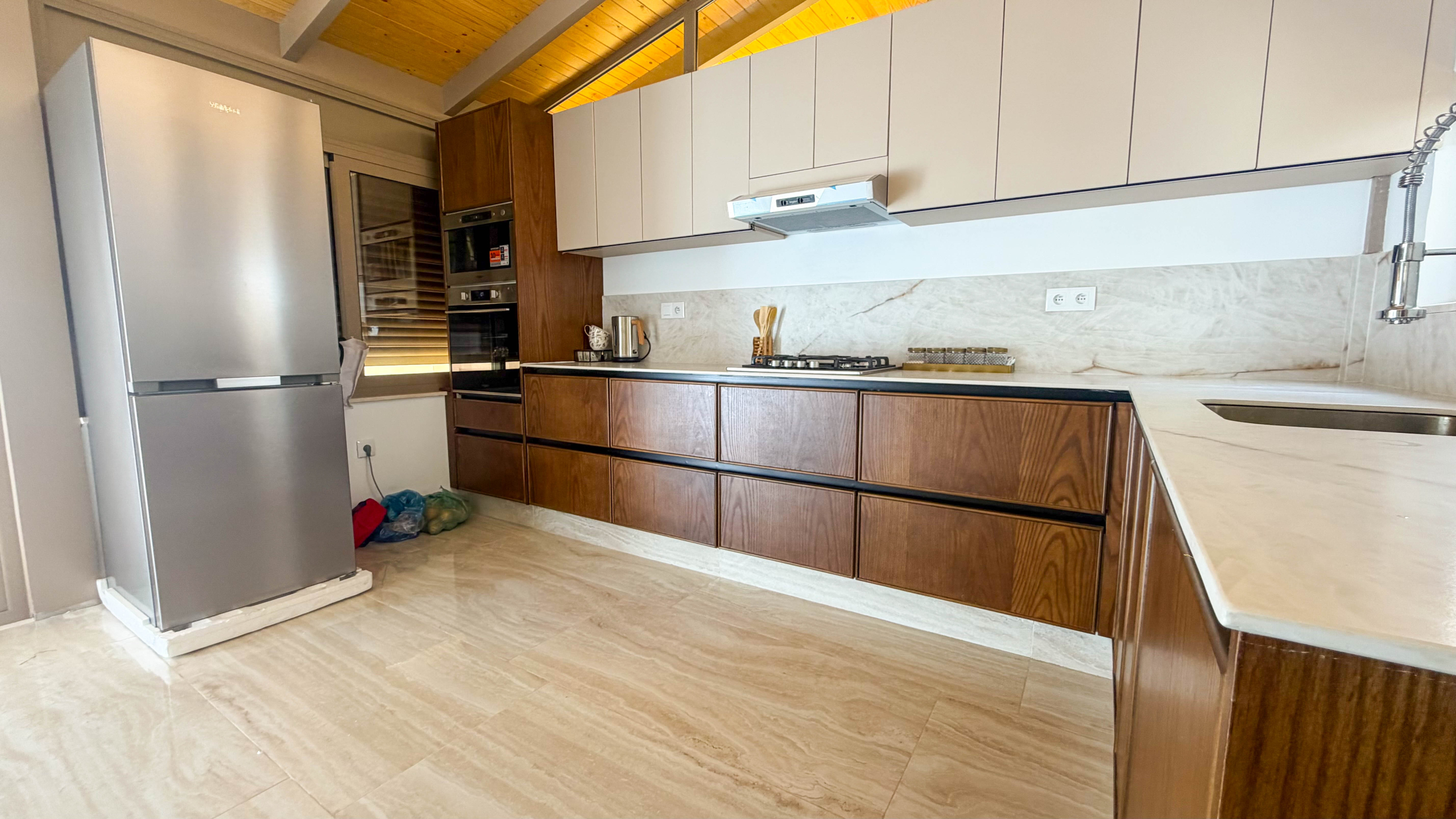 Ruim gezinsappartement — 100 m², 3 slpk, 2 badkamers, parking