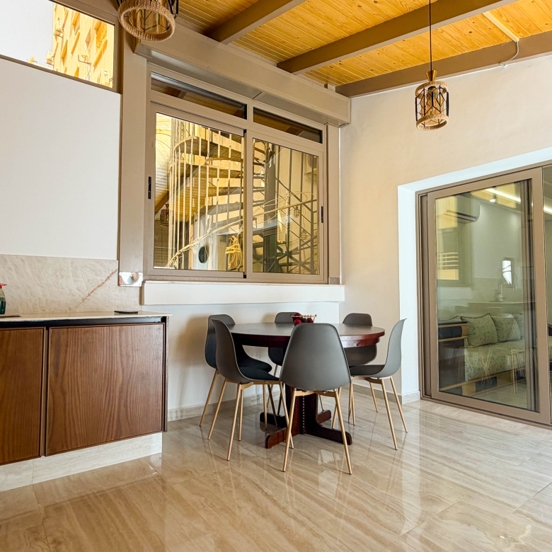 Ruim gezinsappartement — 100 m², 3 slpk, 2 badkamers, parking