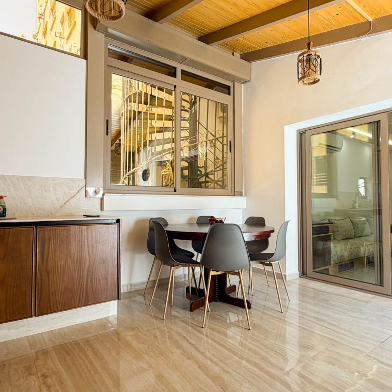 Ruim gezinsappartement — 100 m², 3 slpk, 2 badkamers, parking