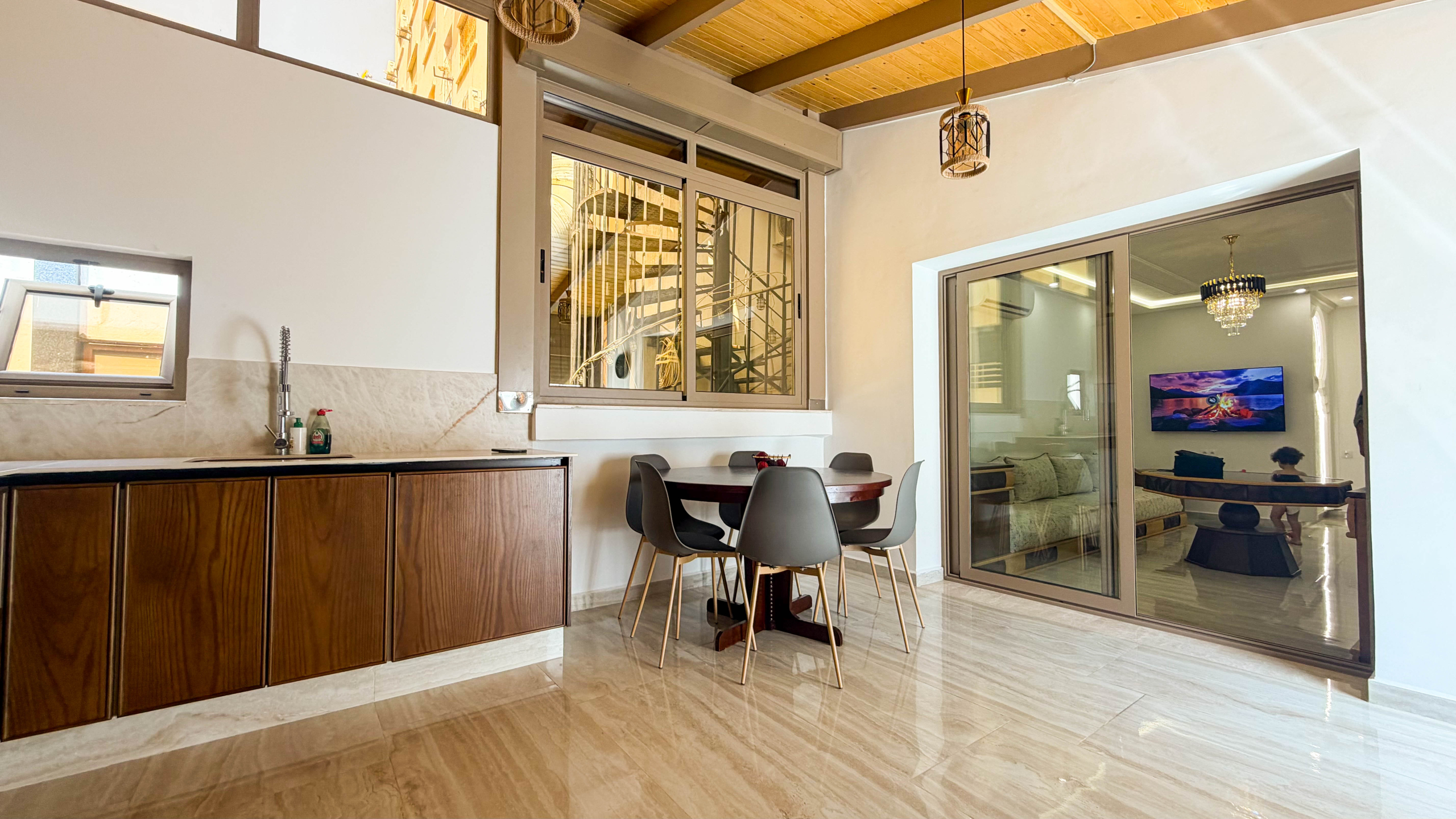 Ruim gezinsappartement — 100 m², 3 slpk, 2 badkamers, parking