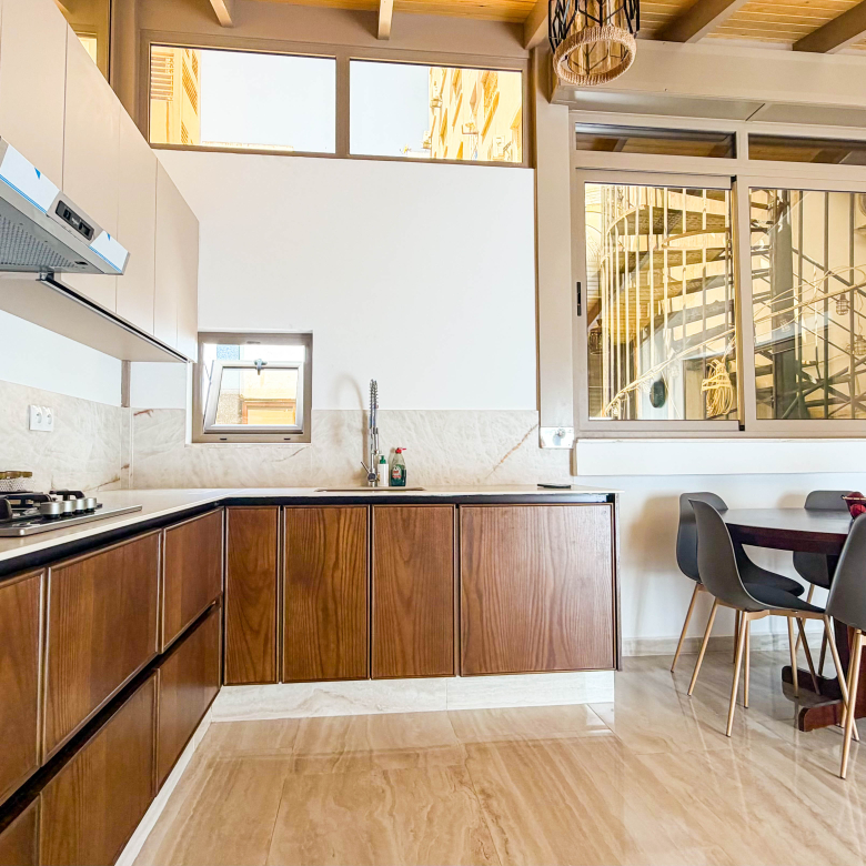 Ruim gezinsappartement — 100 m², 3 slpk, 2 badkamers, parking