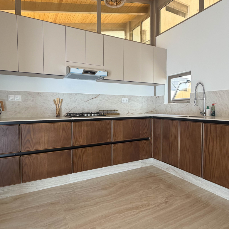 Ruim gezinsappartement — 100 m², 3 slpk, 2 badkamers, parking