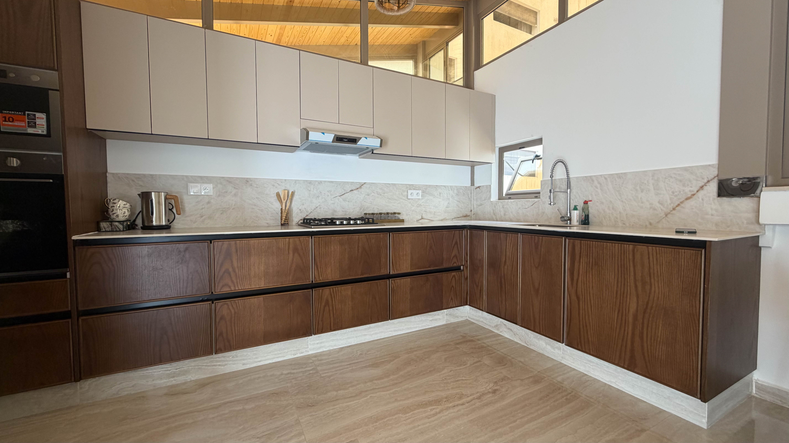Ruim gezinsappartement — 100 m², 3 slpk, 2 badkamers, parking