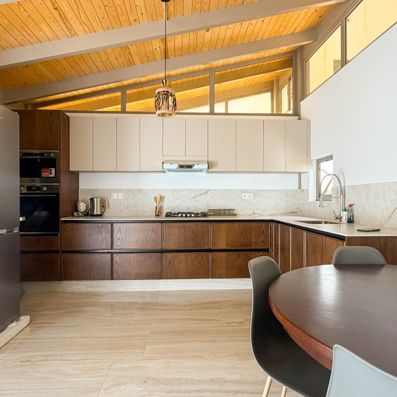 Ruim gezinsappartement — 100 m², 3 slpk, 2 badkamers, parking