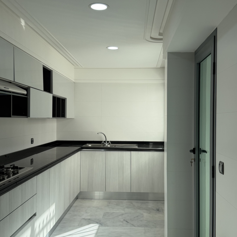 Centraal gelegen appartement — Lina, Avenue Moulay Ismail, Tanger — 101 m², 3 slpk