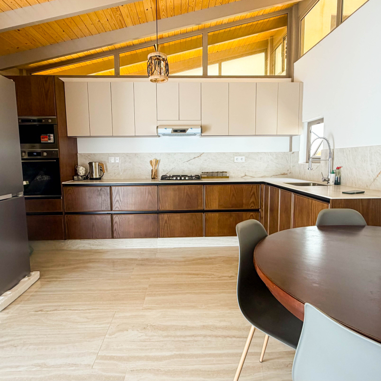 Ruim gezinsappartement — 100 m², 3 slpk, 2 badkamers, parking