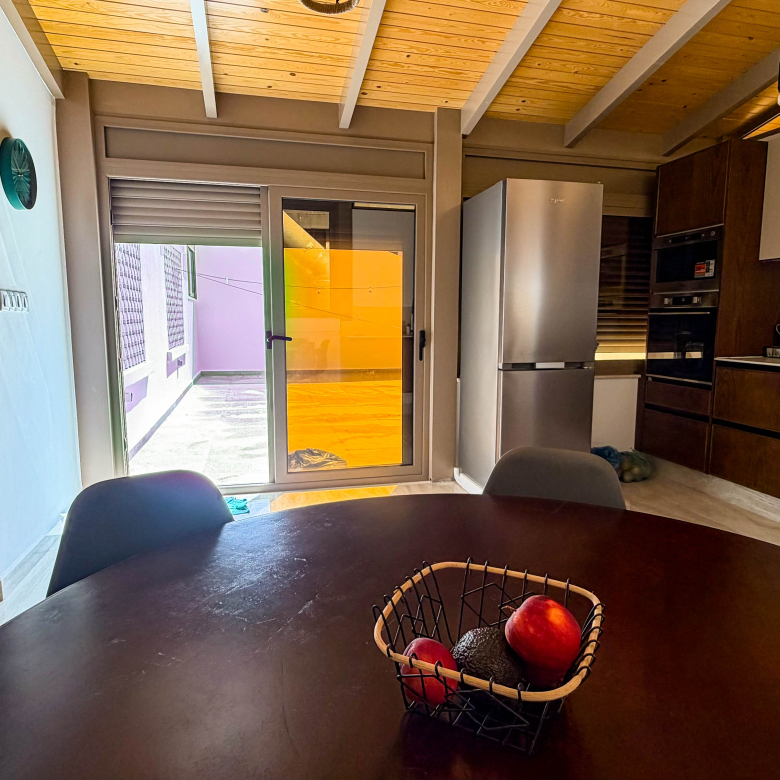 Ruim gezinsappartement — 100 m², 3 slpk, 2 badkamers, parking
