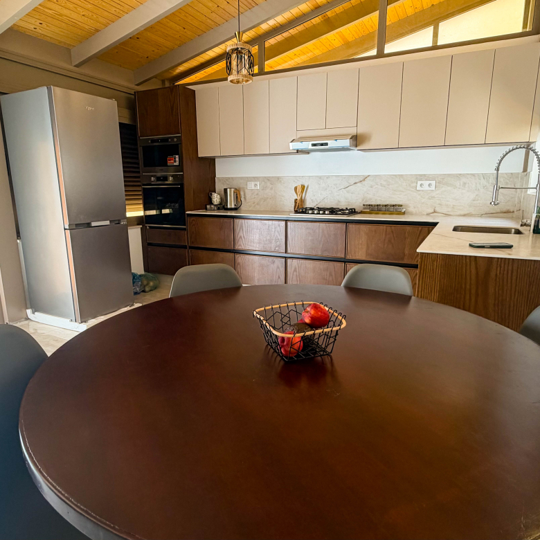 Ruim gezinsappartement — 100 m², 3 slpk, 2 badkamers, parking