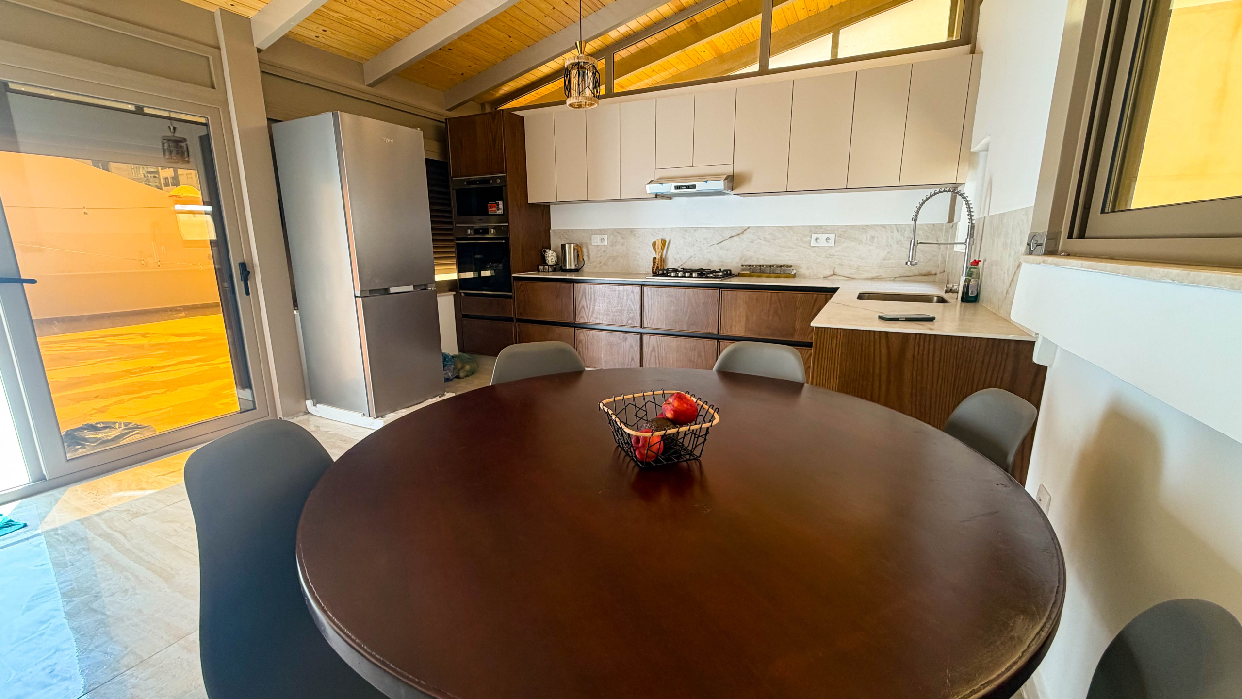 Ruim gezinsappartement — 100 m², 3 slpk, 2 badkamers, parking