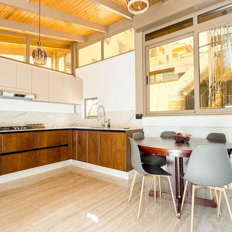 Ruim gezinsappartement — 100 m², 3 slpk, 2 badkamers, parking