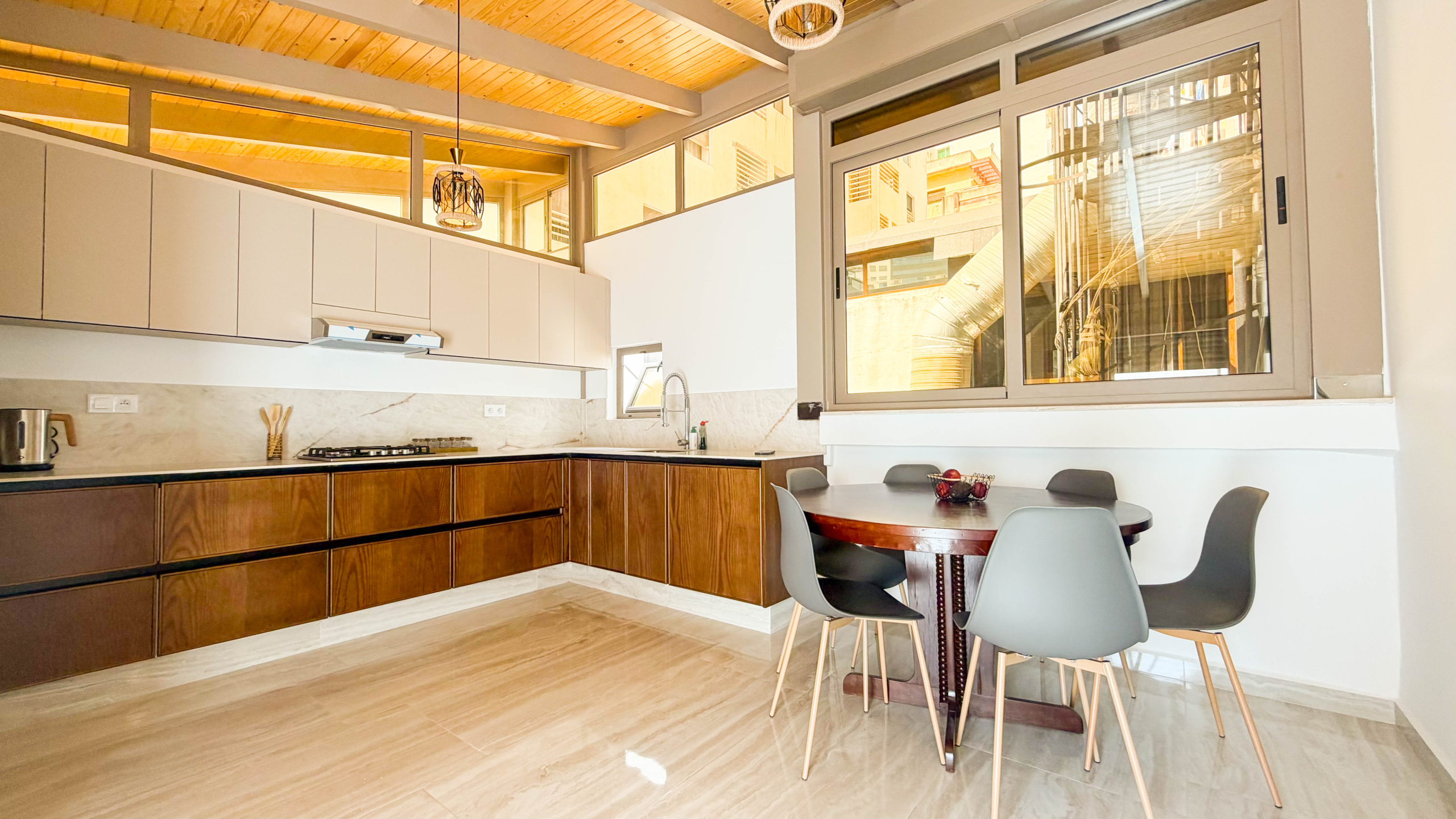 Ruim gezinsappartement — 100 m², 3 slpk, 2 badkamers, parking
