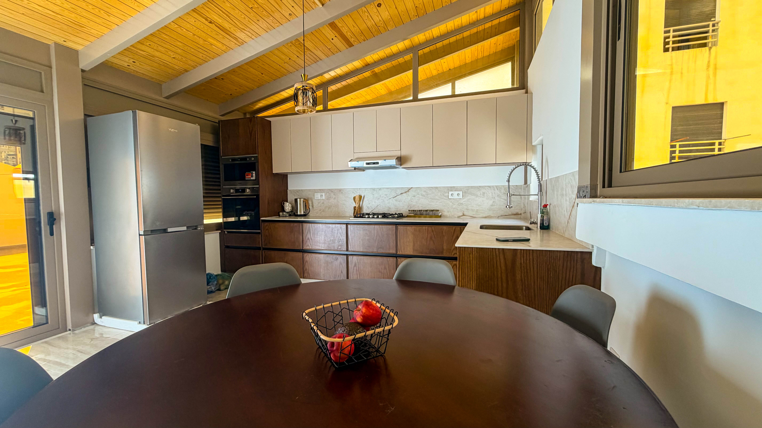 Ruim gezinsappartement — 100 m², 3 slpk, 2 badkamers, parking