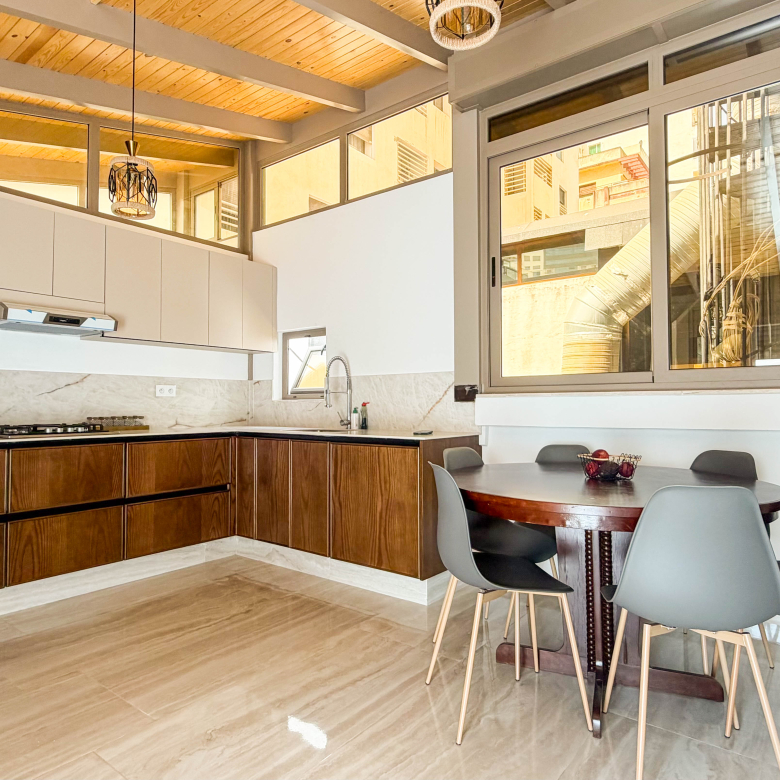 Ruim gezinsappartement — 100 m², 3 slpk, 2 badkamers, parking
