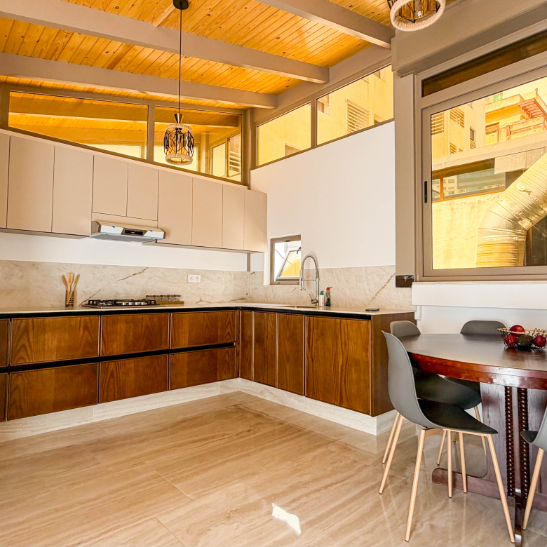 Ruim gezinsappartement — 100 m², 3 slpk, 2 badkamers, parking