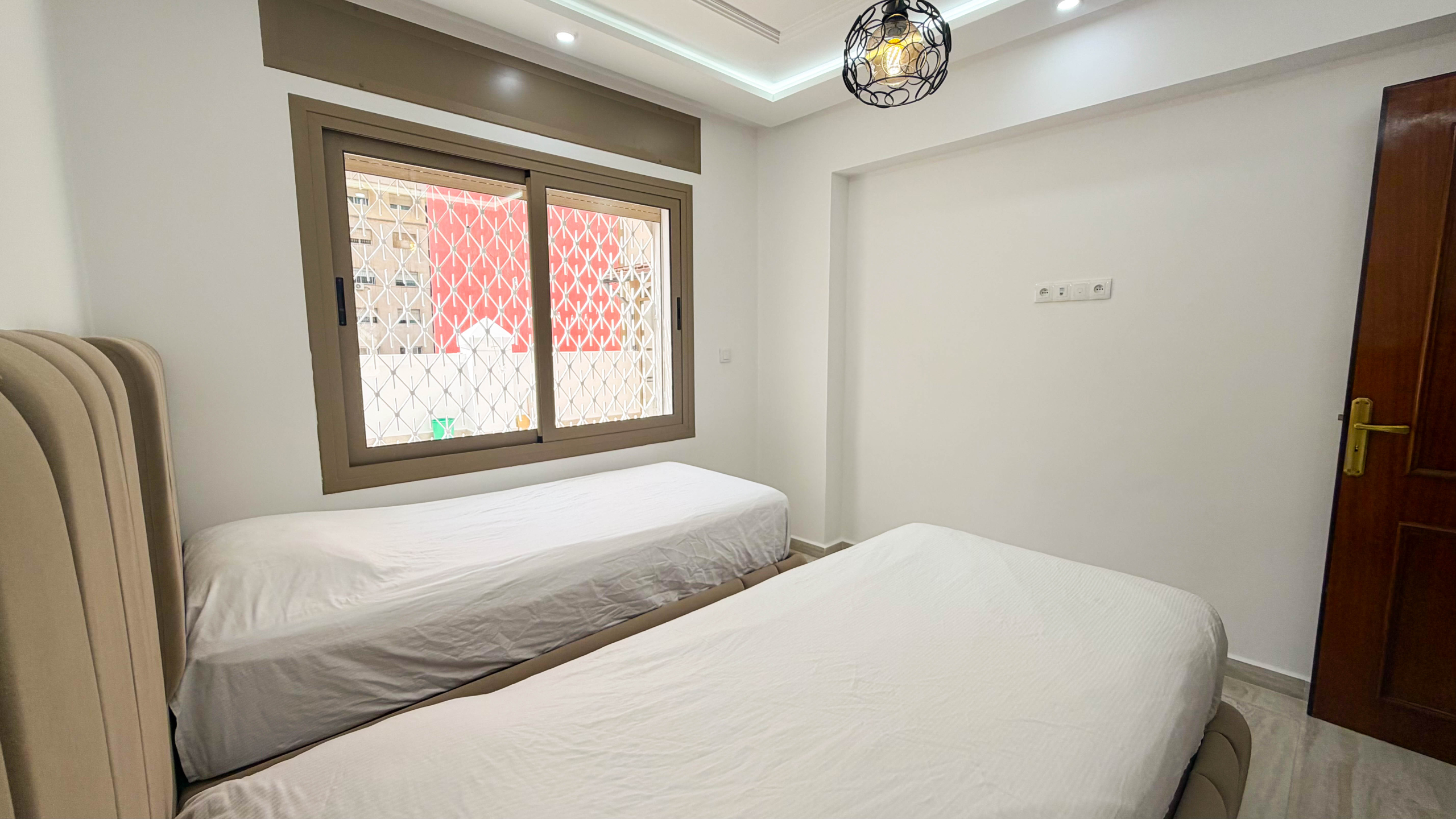 Ruim gezinsappartement — 100 m², 3 slpk, 2 badkamers, parking