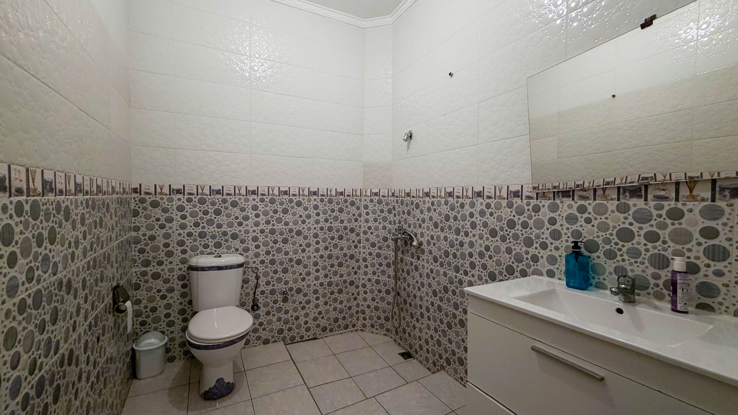 Gezinswoning met garage — El Mandar El Jamil, Drissia, Tanger — 285 m², 3 verdiepingen